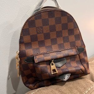 Your perfect monochrome mini bag!🤎 Mini Backpack